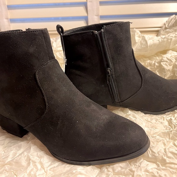 Black synthetic suede Western style ankle boots. NWT Size 39 - Picture 5 of 9